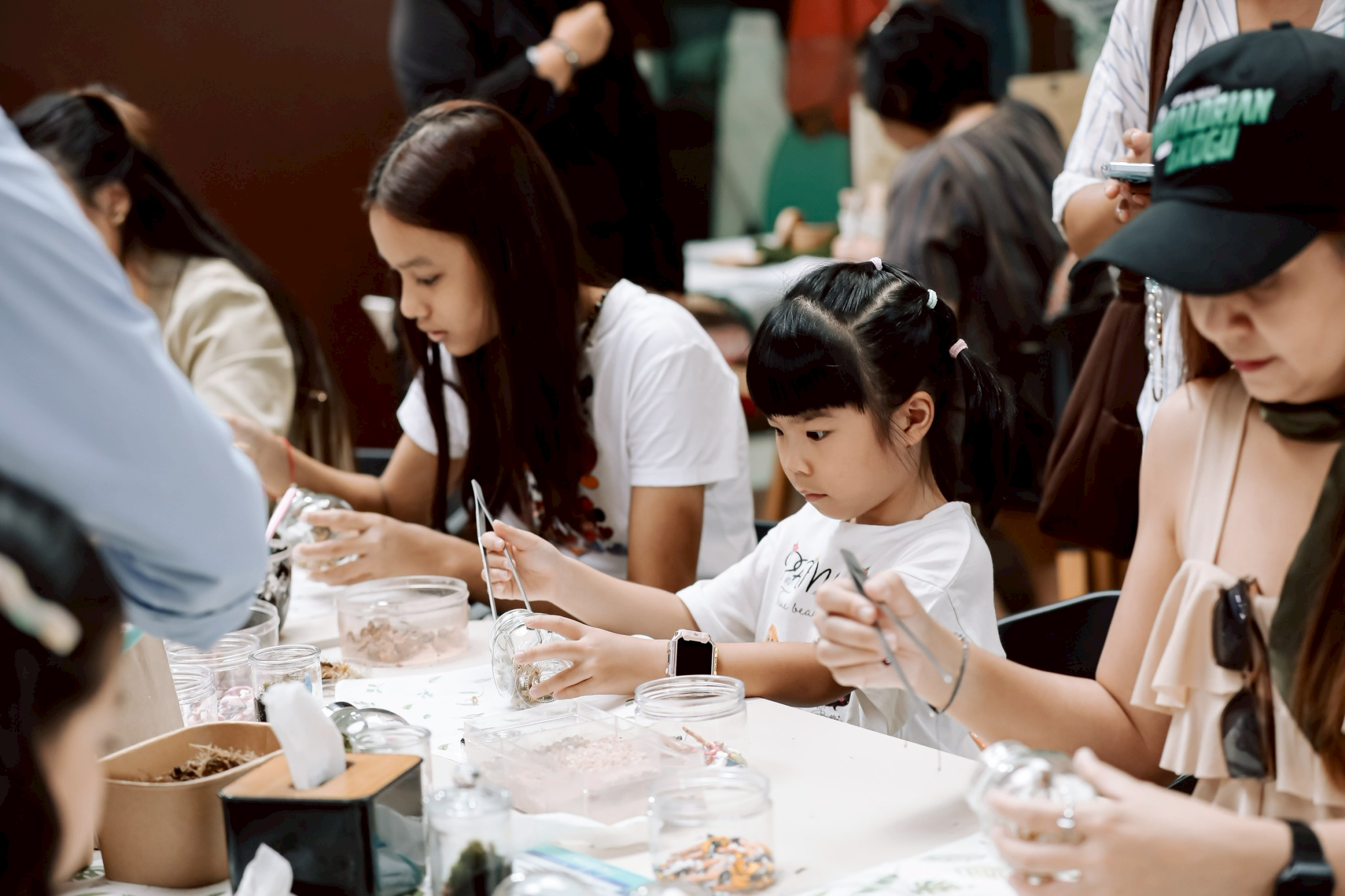 สัมผัสมิติธรรมชาติผ่านวิทยาศาสตร์และศิลปะ! สยามพิวรรธน์ และ UNDP BIOFIN จัดเต็มเวิร์กชอป “Crafting for the Planet” พร้อมนิทรรศการภาพถ่าย “Hidden Paradise” ที่สยามพารากอน